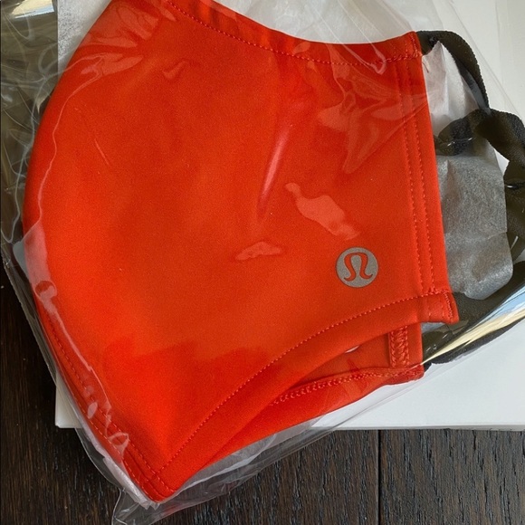 Lululemon double strap Face Mask Nulu dark red NIB - Picture 3 of 14